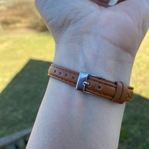 Tan faux leather Fashion watch w/ tiny stud accents New in box - Picture 6 of 10